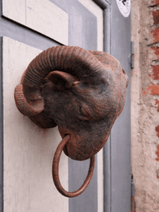 Sarvik restoran oinas uksel 2