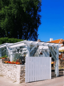Sarvik restoran väliterrass kaugelt