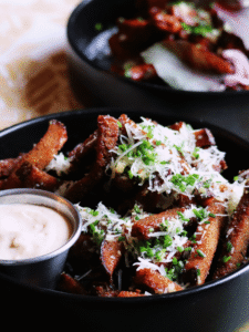 Sarvik restoran küüslauguleivad ja kanatiivad