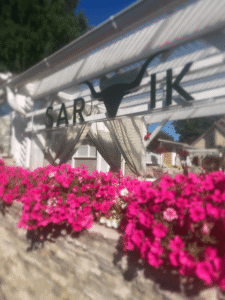 Sarvik restoran väliterrass logo